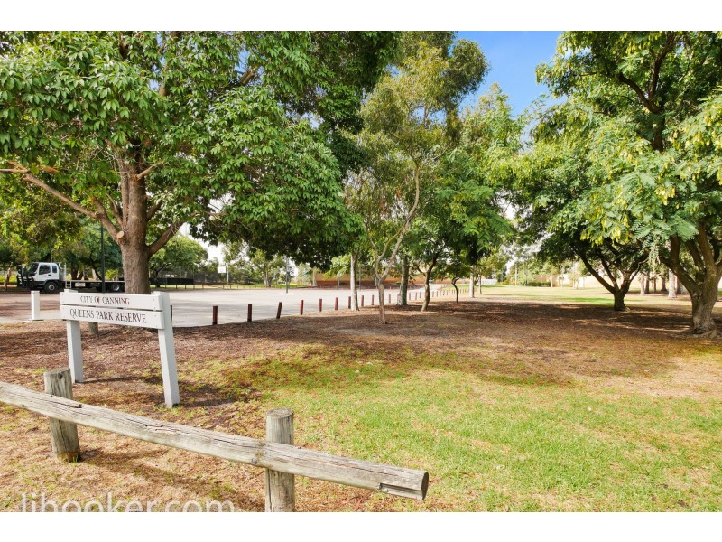 Unit 8/2 Hobby Rtt, Queens Park WA 6107