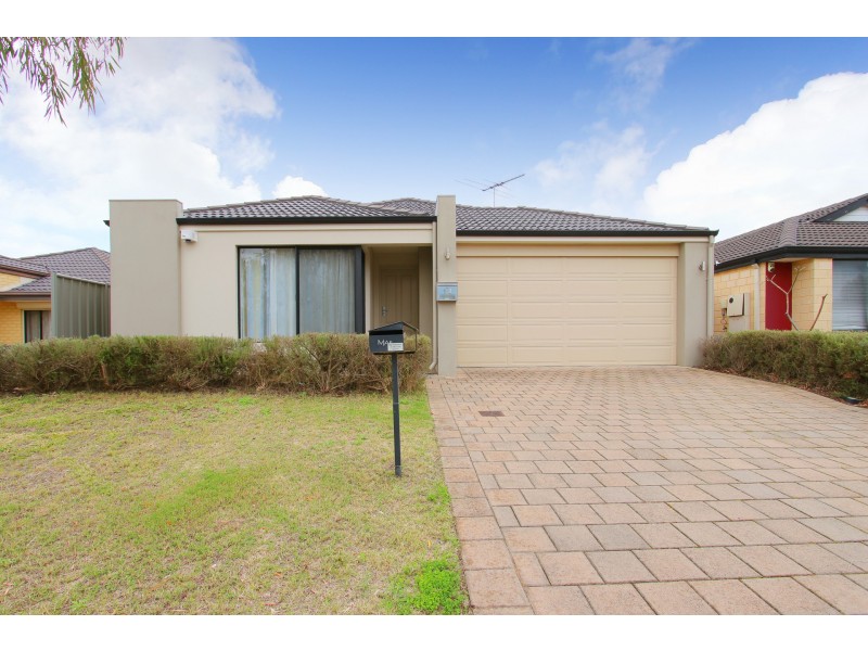 18 Blacksmith St, Queens Park WA 6107