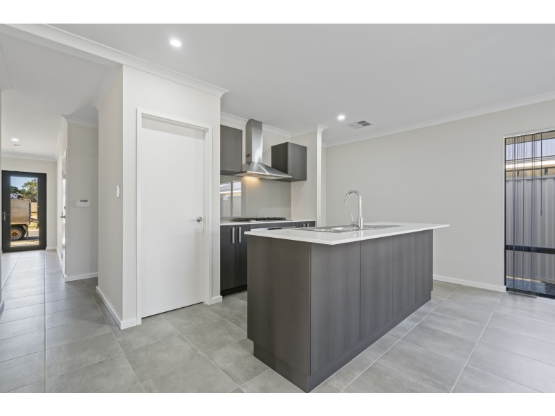 12 Benderson Rd, Champion Lakes WA 6111