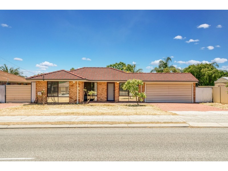 97 Marangaroo Dr, Marangaroo WA 6064