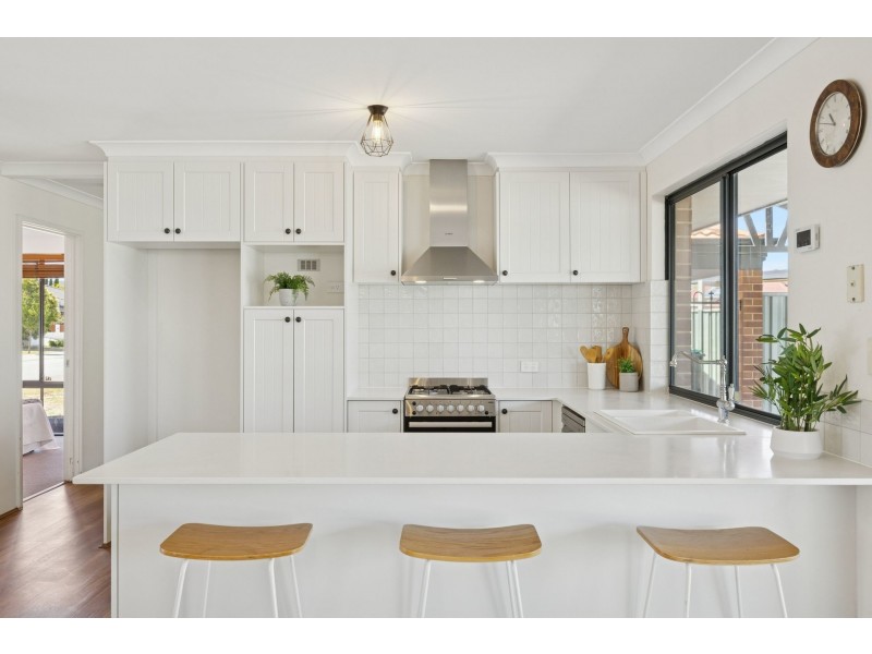 2 Regency Ramble, Wattle Grove WA 6107