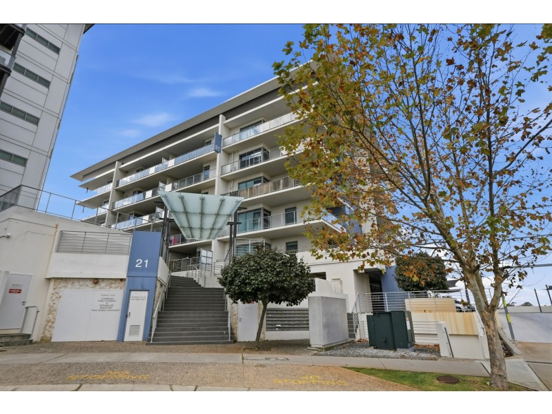 302/21 Malata Crescent, Success WA 6164
