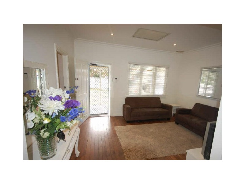 10 Reen Street, St James WA 6102