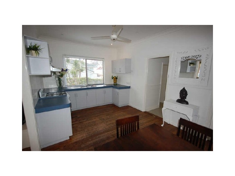 10 Reen Street, St James WA 6102