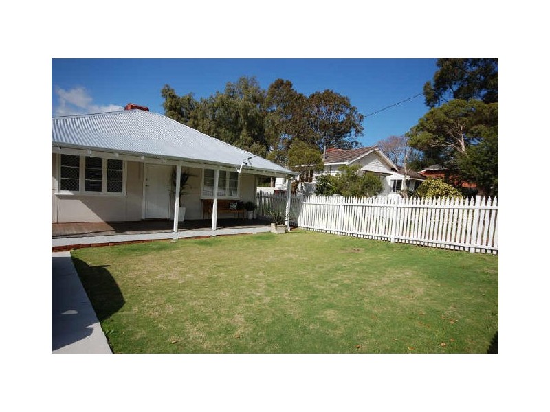 10 Reen Street, St James WA 6102
