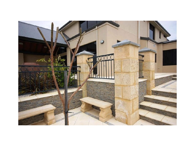 10 Como Way, Stirling WA 6021