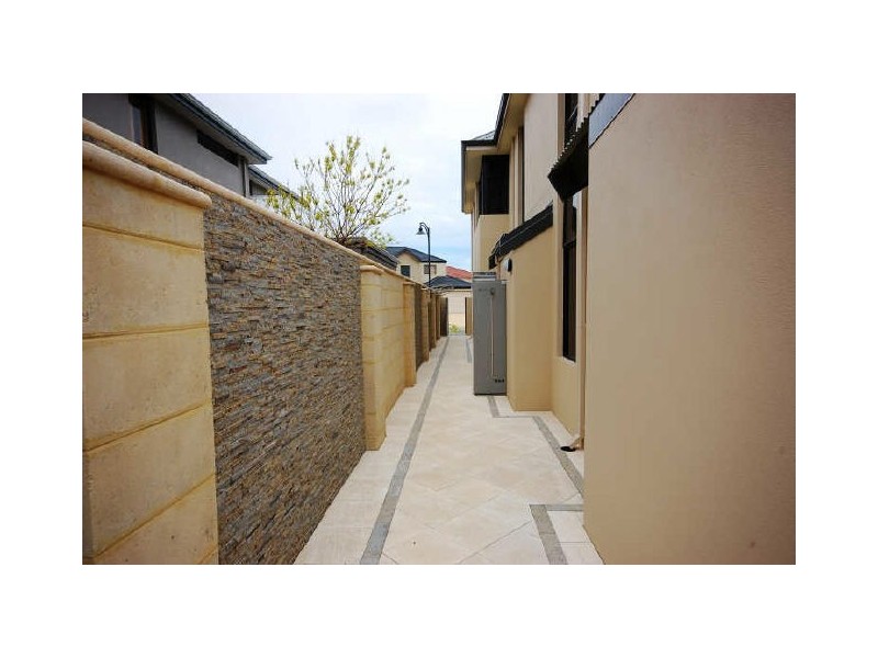 10 Como Way, Stirling WA 6021