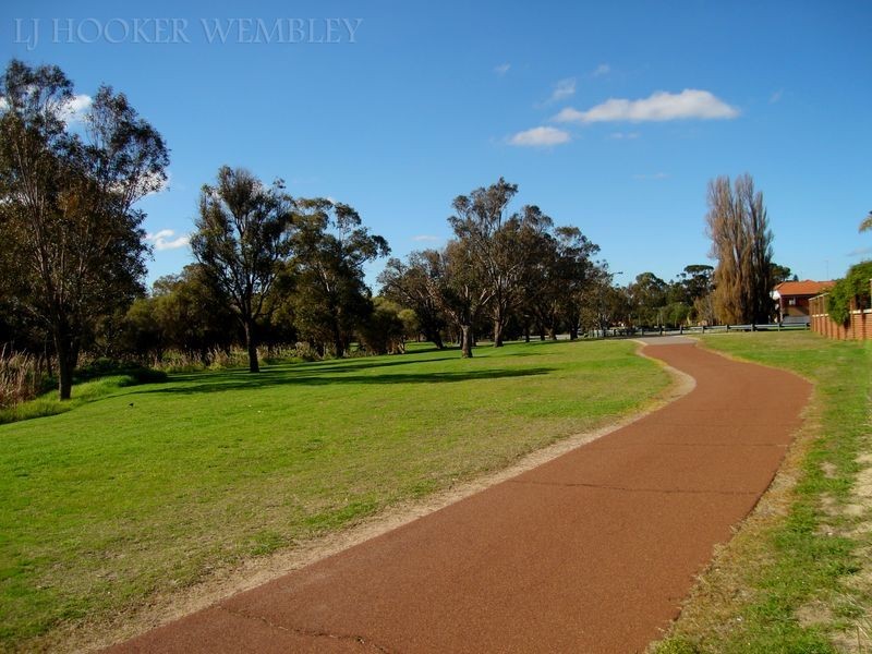 16/7 Waterway Court, Churchlands WA 6018