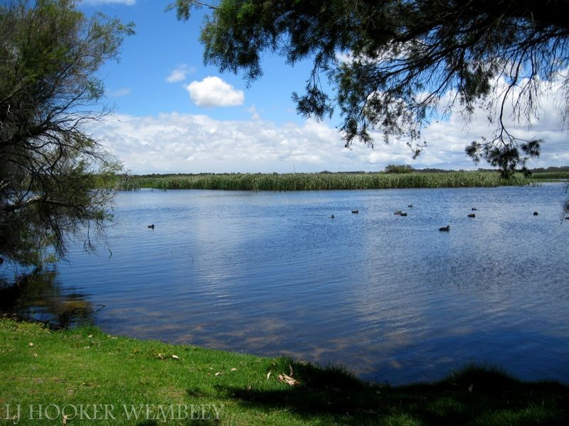 16/7 Waterway Court, Churchlands WA 6018