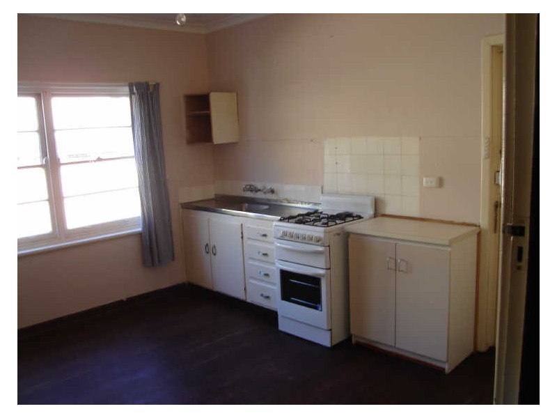 9 Rawlins Street, Glendalough WA 6016