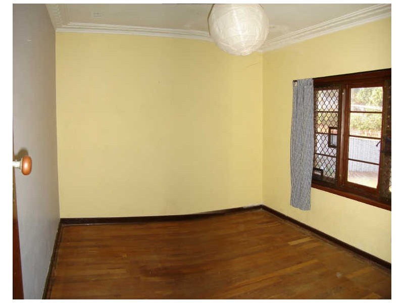 9 Rawlins Street, Glendalough WA 6016