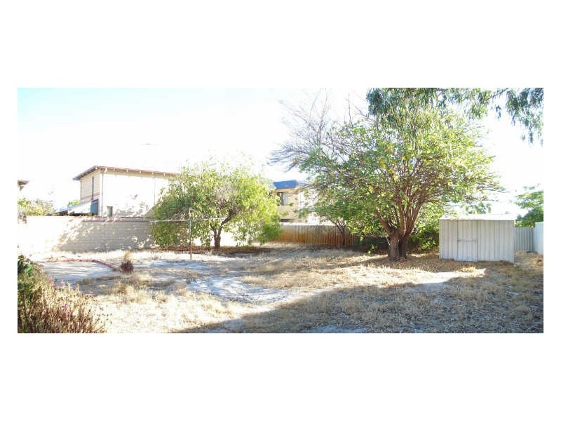 9 Rawlins Street, Glendalough WA 6016