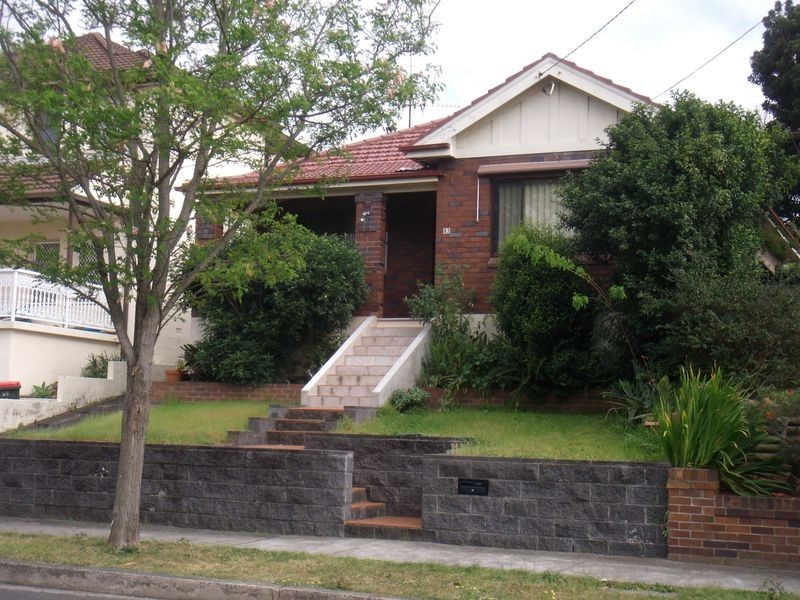 63 Florence Ave, Eastlakes NSW 2018