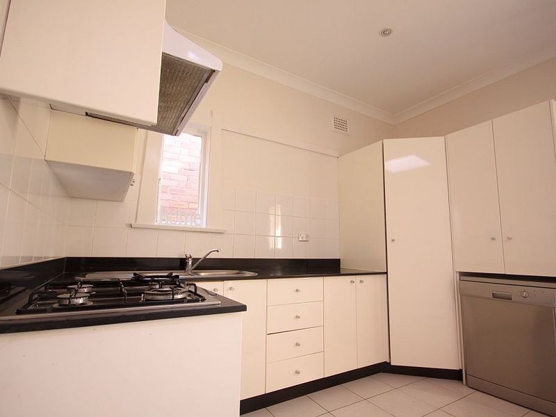 37 Robinson Street, Eastlakes NSW 2018