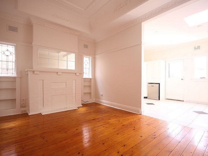 37 Robinson Street, Eastlakes NSW 2018