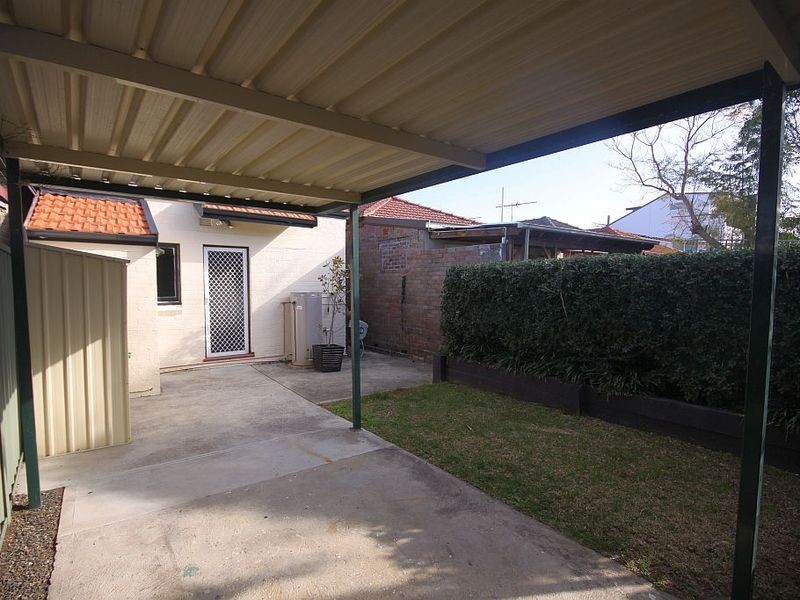 37 Robinson Street, Eastlakes NSW 2018