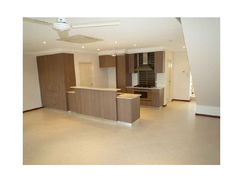 2/11 Villaflor Crescent, Woolner NT 0820