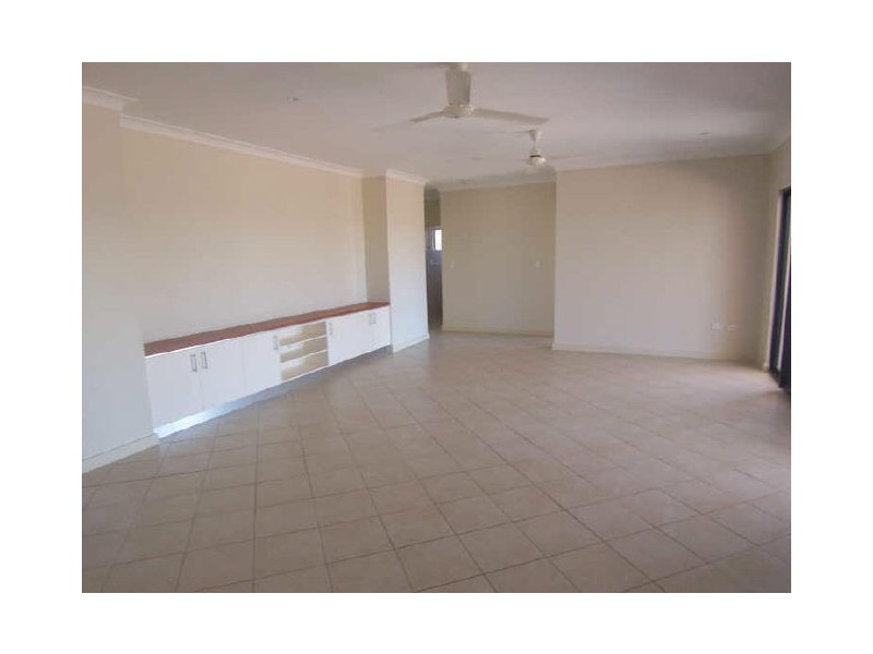 25 Wood Crescent, Rosebery NT 0832