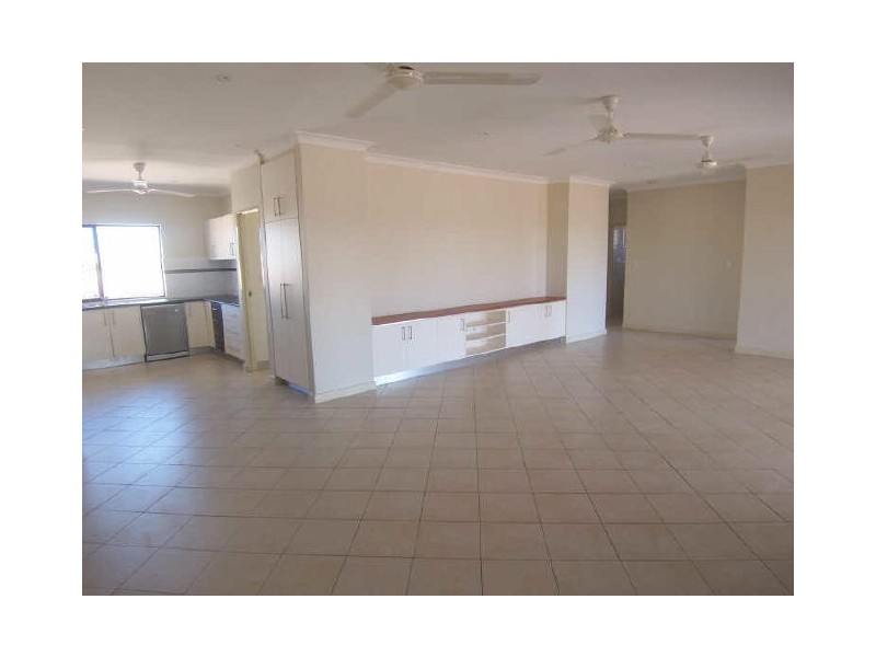 25 Wood Crescent, Rosebery NT 0832