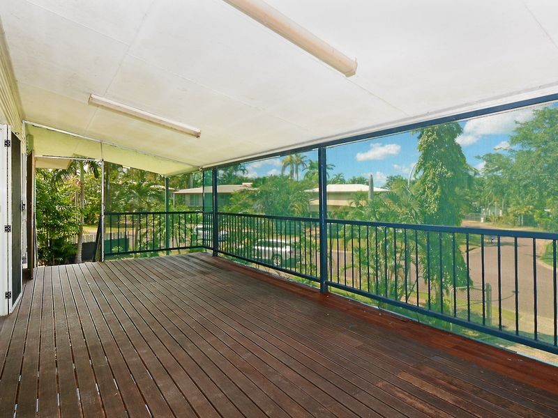 33 Cuthbertson Crescent, Moulden NT 0830