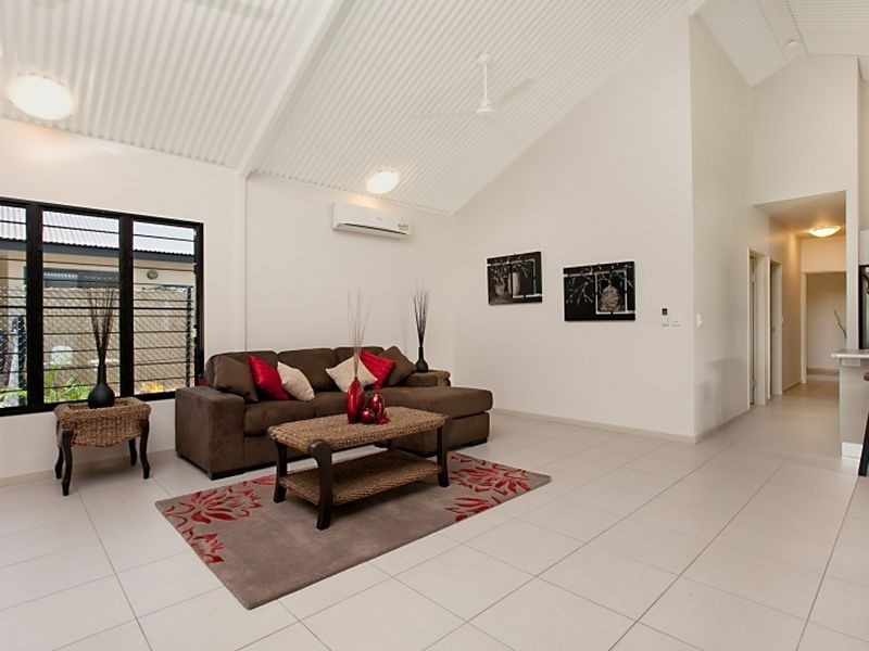 17 Wood Crescent, Rosebery NT 0832