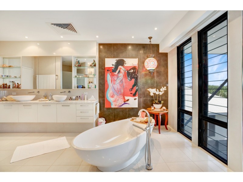 15 Cullen Bay Crescent, Larrakeyah NT 0820