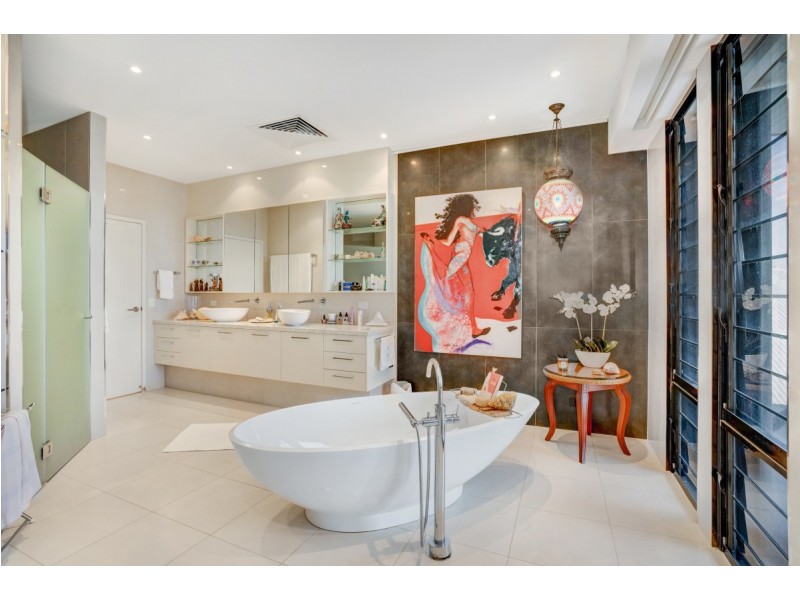 15 Cullen Bay Crescent, Larrakeyah NT 0820