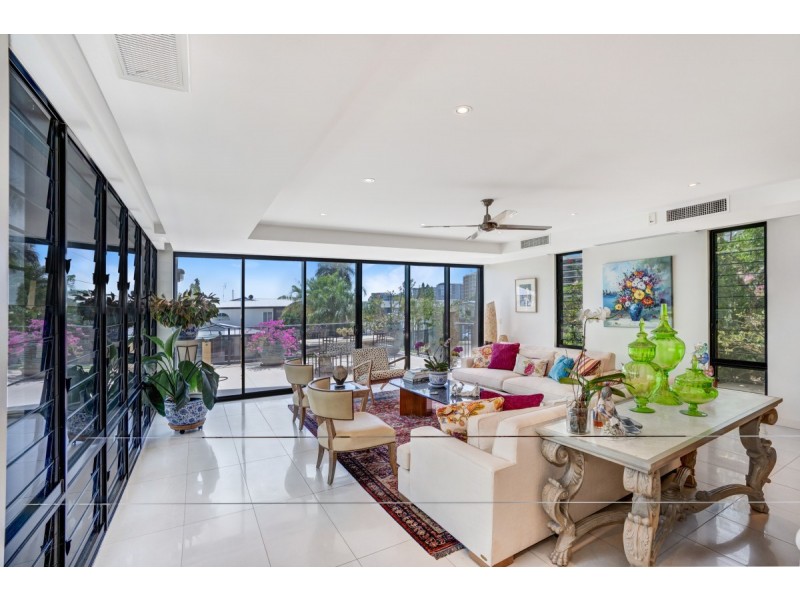 15 Cullen Bay Crescent, Larrakeyah NT 0820