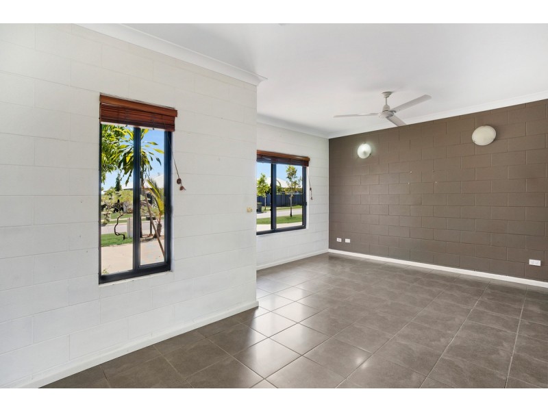 2/11 flinders Street, Johnston NT 0832