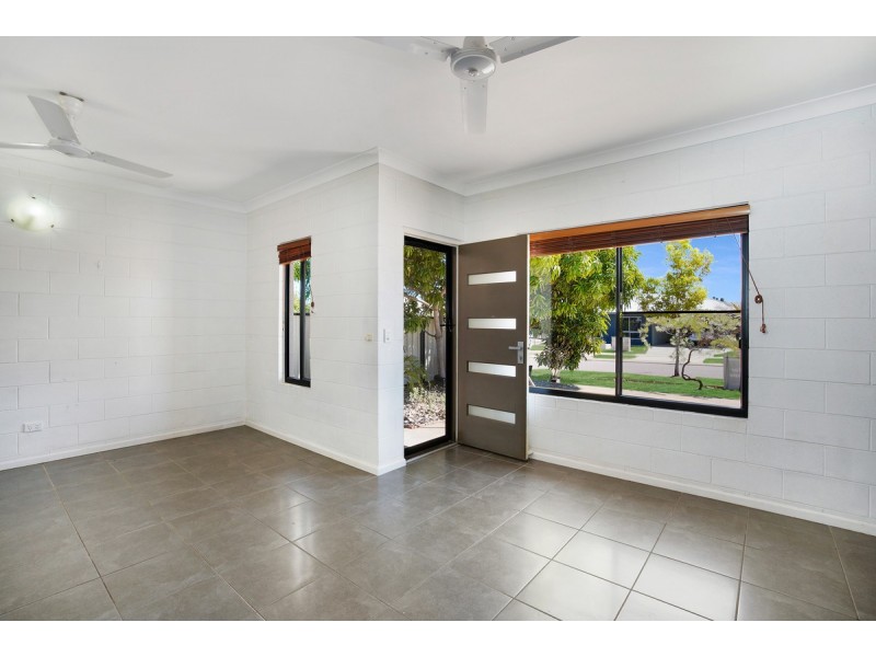 2/11 flinders Street, Johnston NT 0832