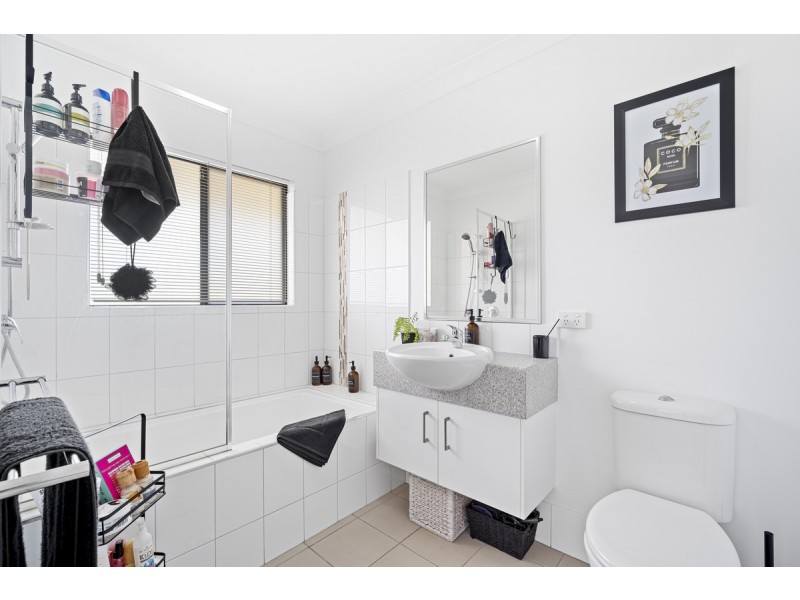 37 Camm, Johnston NT 0832