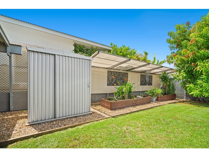 37 Camm, Johnston NT 0832