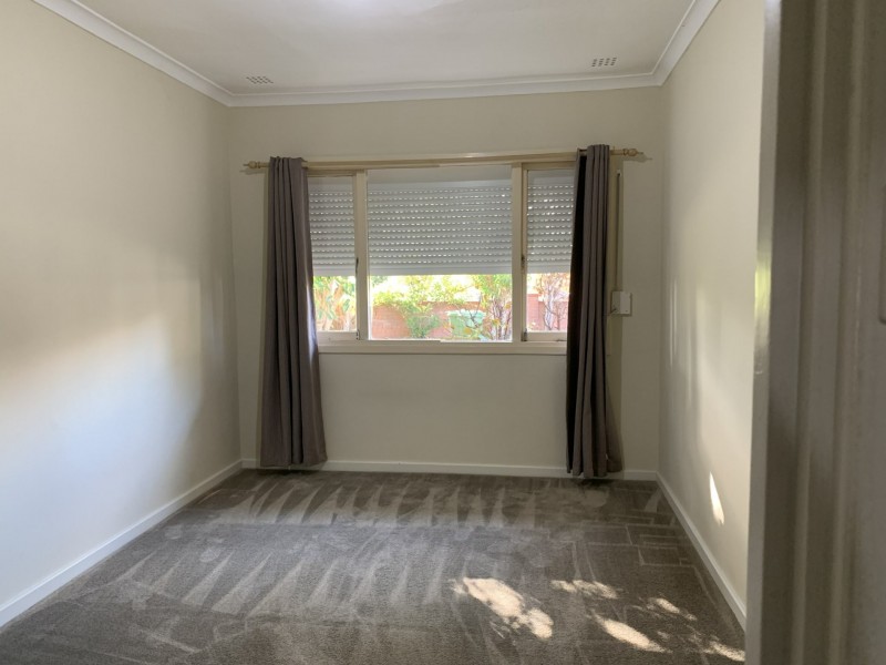 52 McGlinn Way, Cloverdale WA 6105