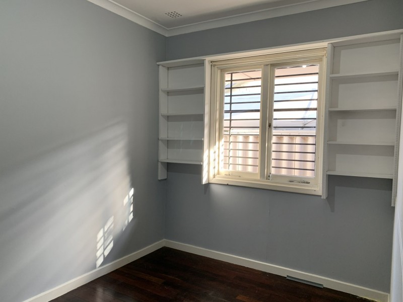 52 McGlinn Way, Cloverdale WA 6105