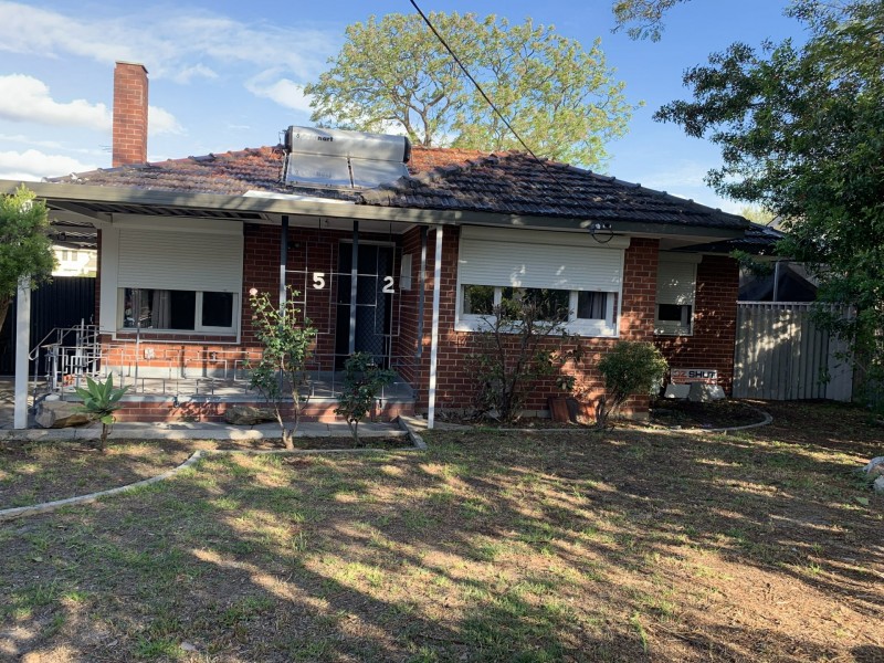 52 McGlinn Way, Cloverdale WA 6105