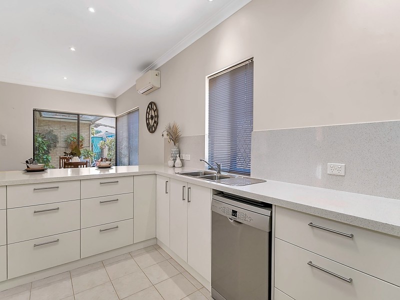 42 Strickland Rd, Ardross WA 6153