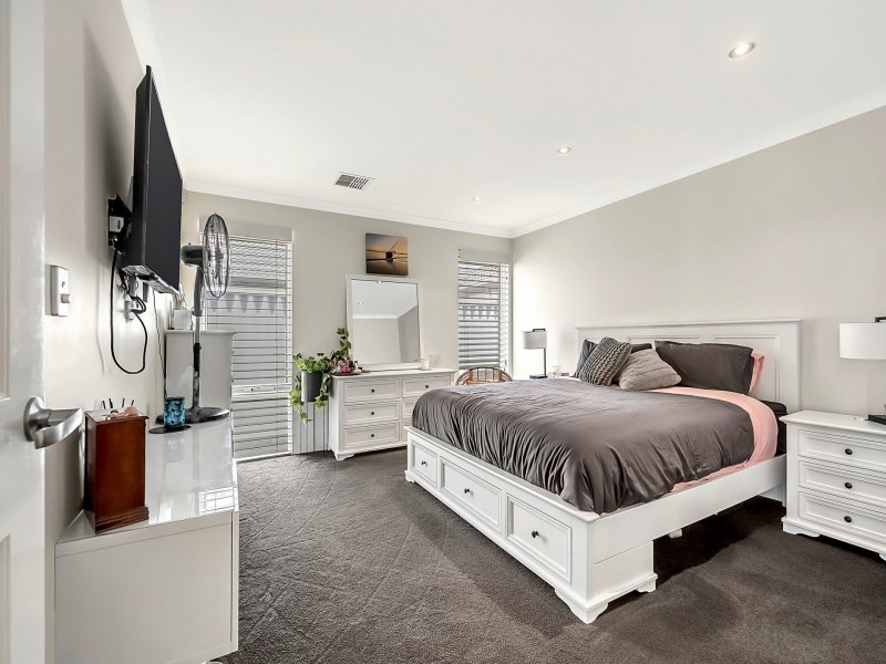 13 Zaragoza Drive, Port Kennedy WA 6172