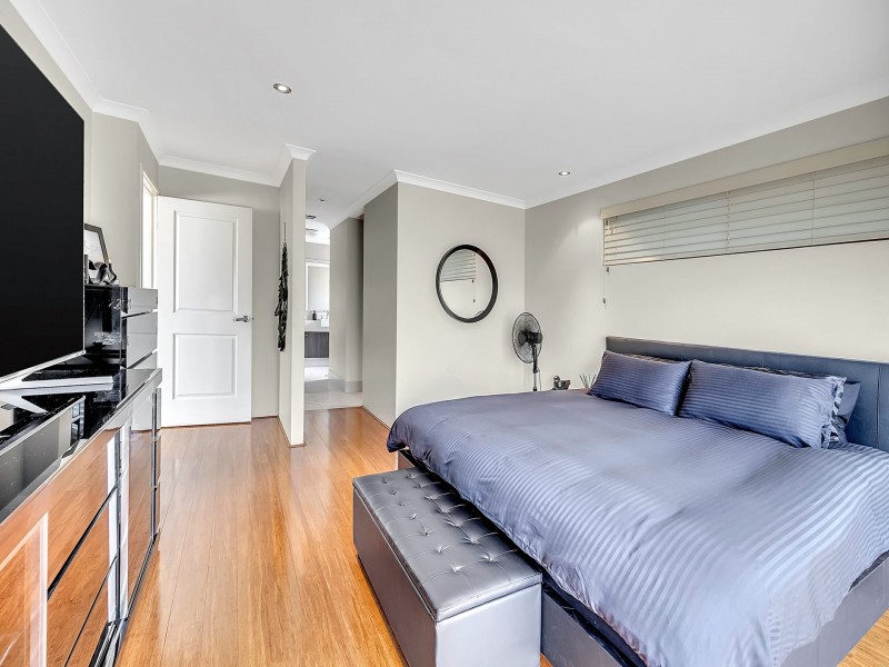 13 Zaragoza Drive, Port Kennedy WA 6172