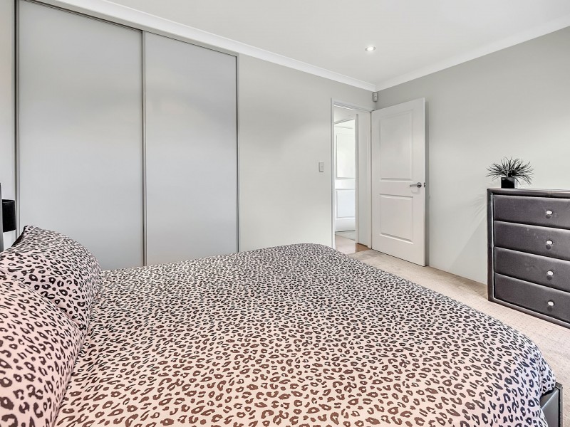 13 Zaragoza Drive, Port Kennedy WA 6172