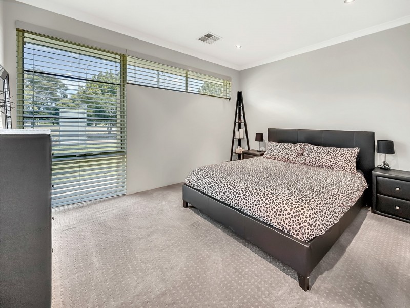 13 Zaragoza Drive, Port Kennedy WA 6172