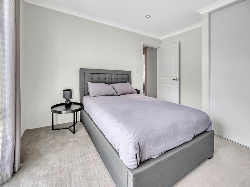 13 Zaragoza Drive, Port Kennedy WA 6172