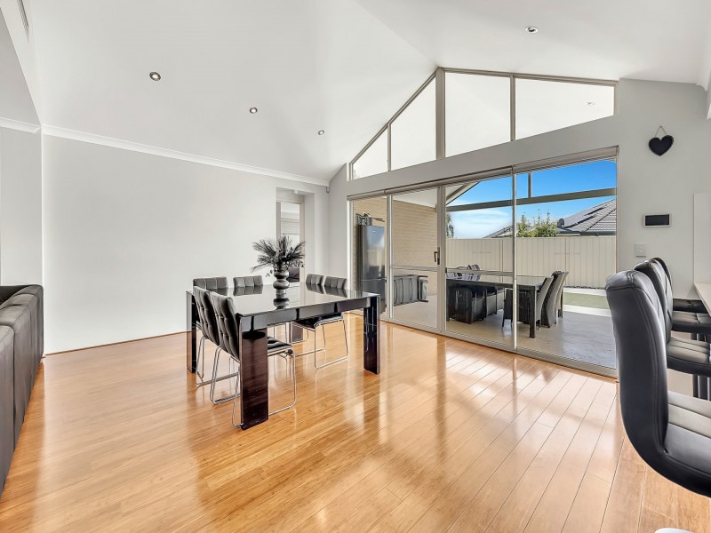 13 Zaragoza Drive, Port Kennedy WA 6172