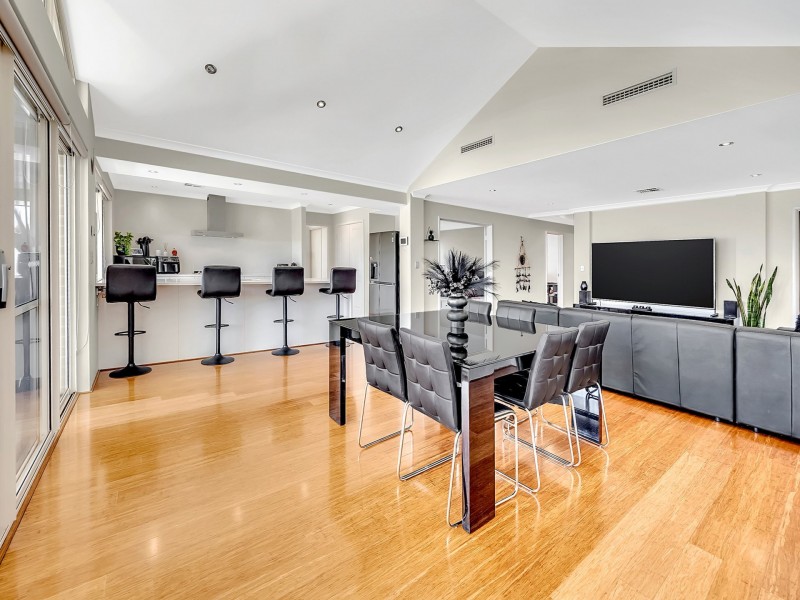 13 Zaragoza Drive, Port Kennedy WA 6172