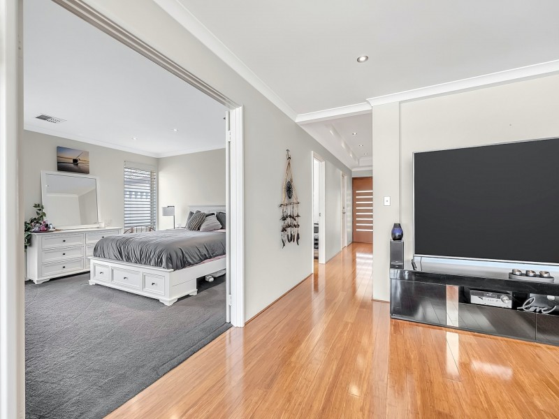 13 Zaragoza Drive, Port Kennedy WA 6172