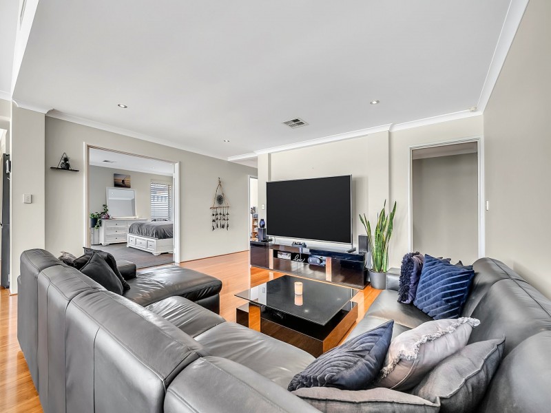 13 Zaragoza Drive, Port Kennedy WA 6172