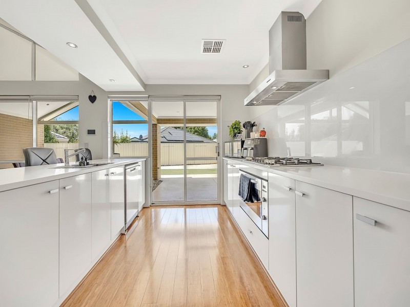 13 Zaragoza Drive, Port Kennedy WA 6172