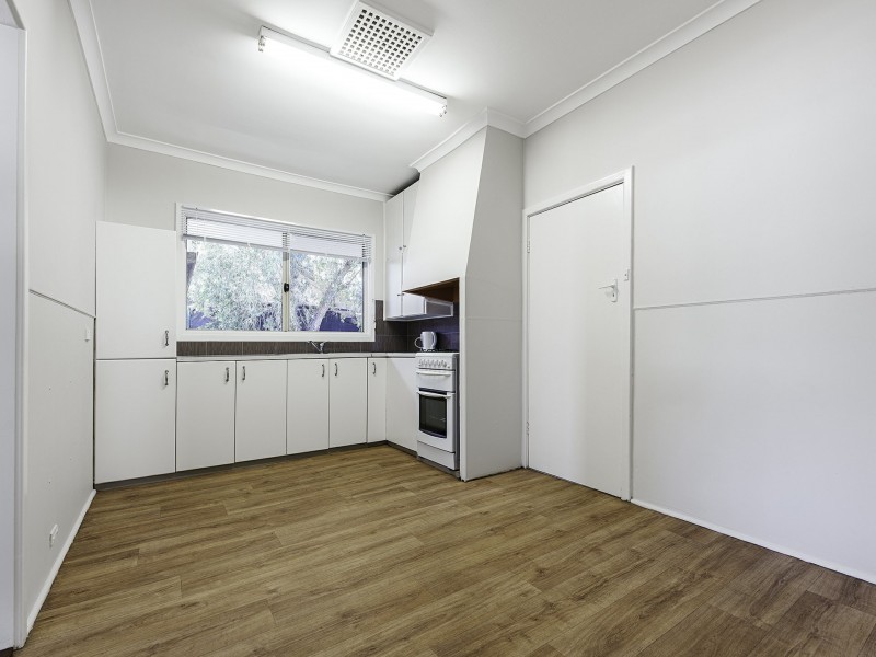 48 McGlinn Way, Cloverdale WA 6105