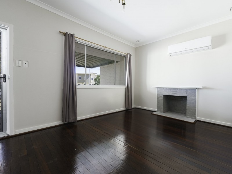 48 McGlinn Way, Cloverdale WA 6105