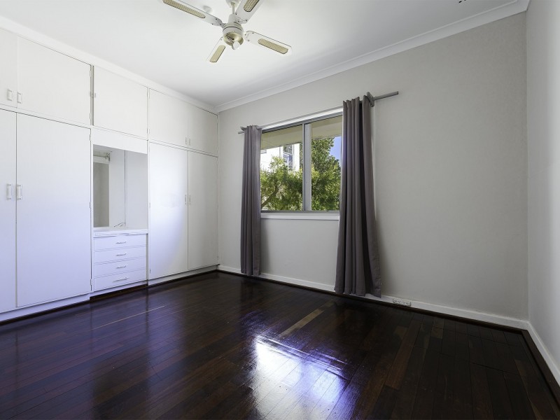 48 McGlinn Way, Cloverdale WA 6105