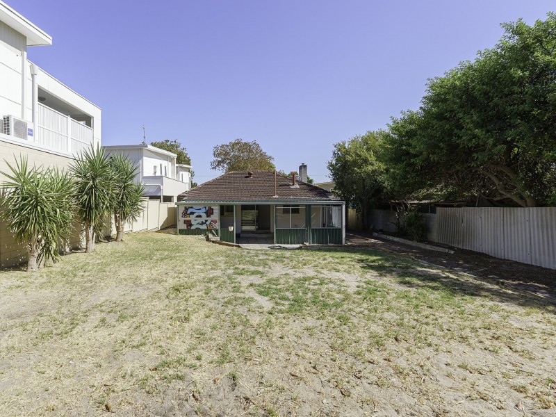 48 McGlinn Way, Cloverdale WA 6105